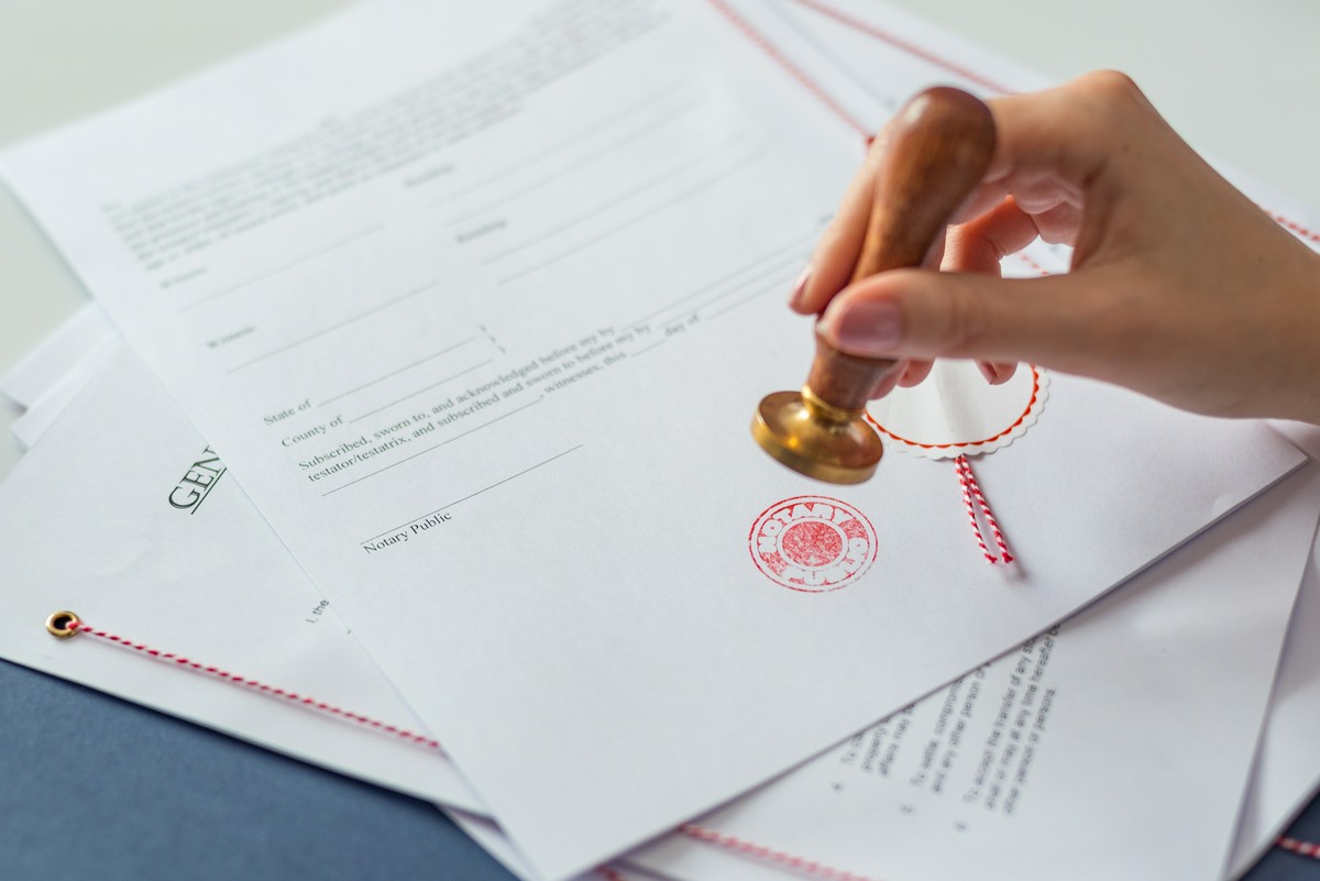 Kiedy poświadczenie notarialne daje dokumentowi wartość dowodową, a kiedy nie wystarcza w praktyce